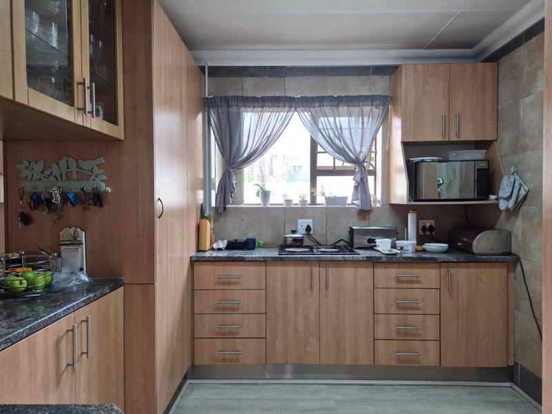 4 Bedroom Property for Sale in Hartenbos Heuwels Western Cape